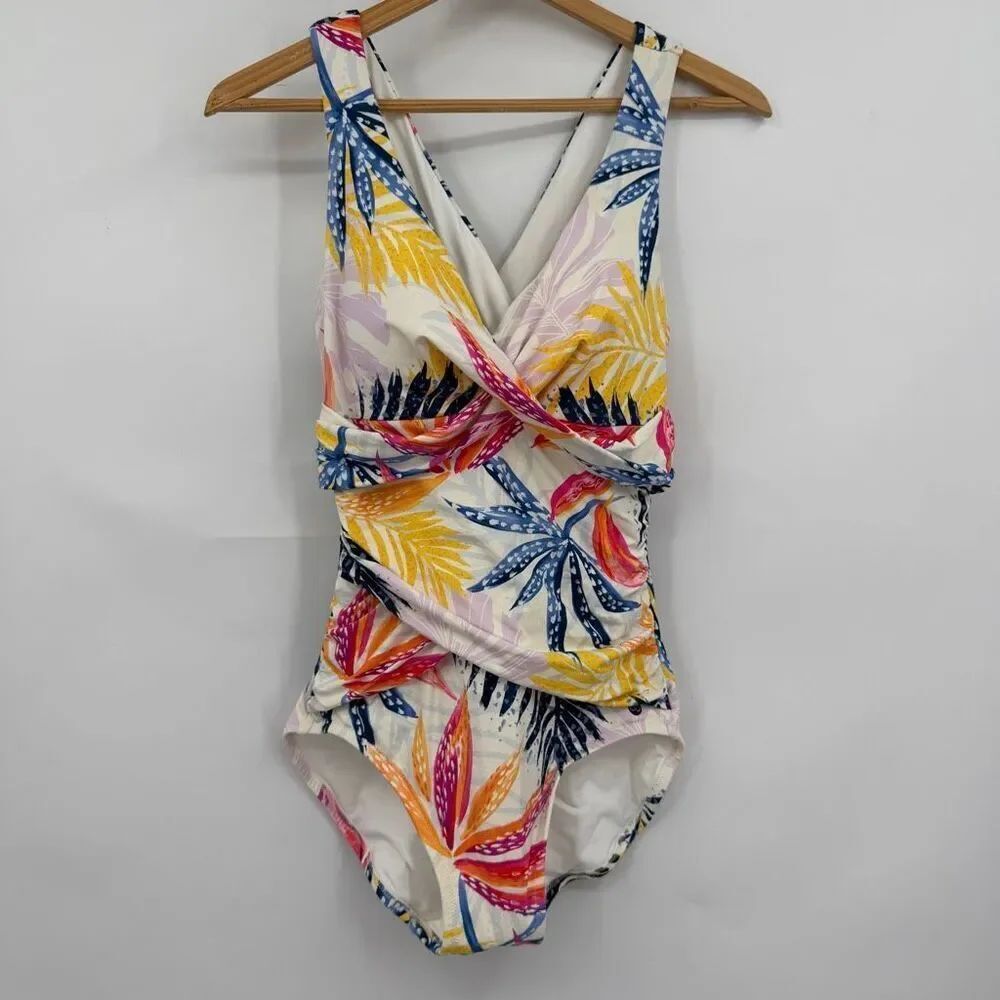 Calia byโCarrie Underwood Seamed Power Sculpt One Piece Swimsuit Size 6